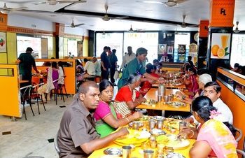 Oyo 5377 Raaj Bhaavan * Chennai